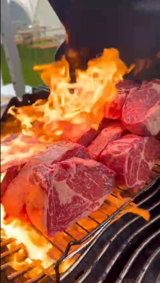 Entrecôte auf dem heißen Rost